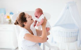 Как успокоить плачущего малыша