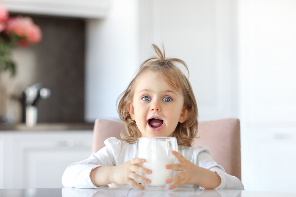 shutterstock_1990127918.jpg питание для крепких костей ребенка